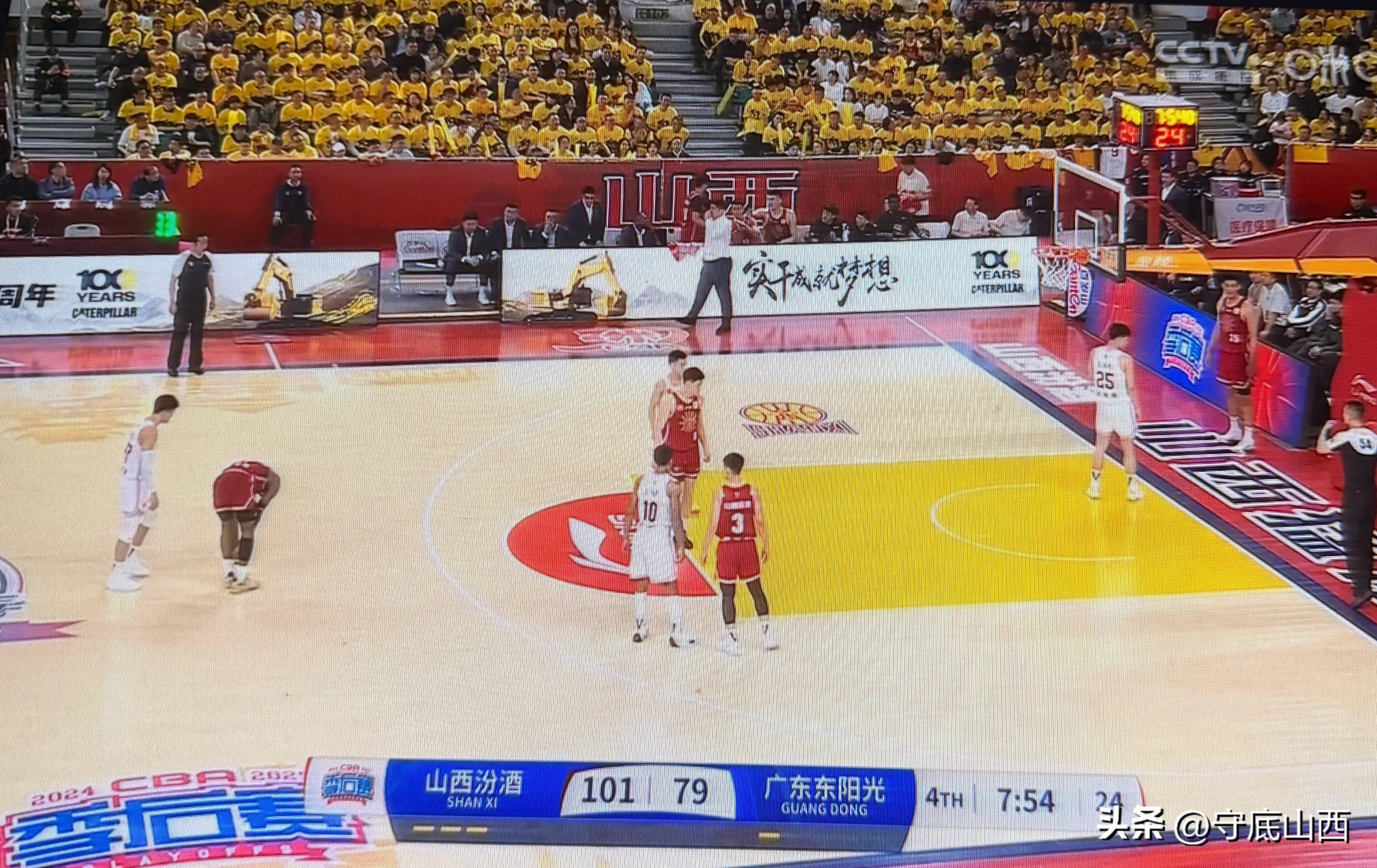 山西男篮主场告捷，球迷欢呼连胜