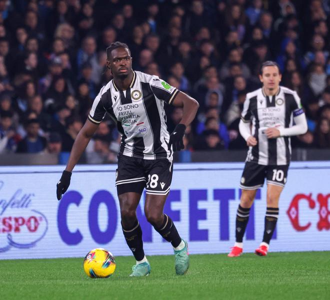 里尔后防线持续表现出色，成为球队进攻保障的简单介绍