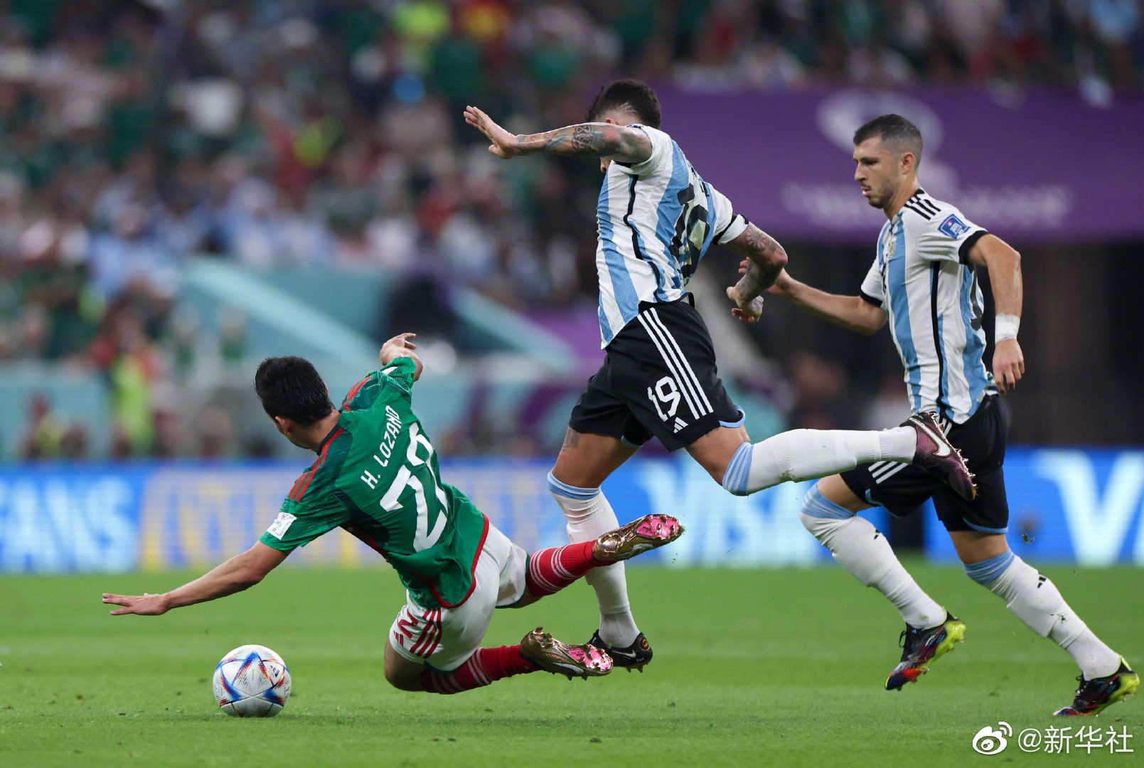 梅西远射破门，巴萨暴力胜利