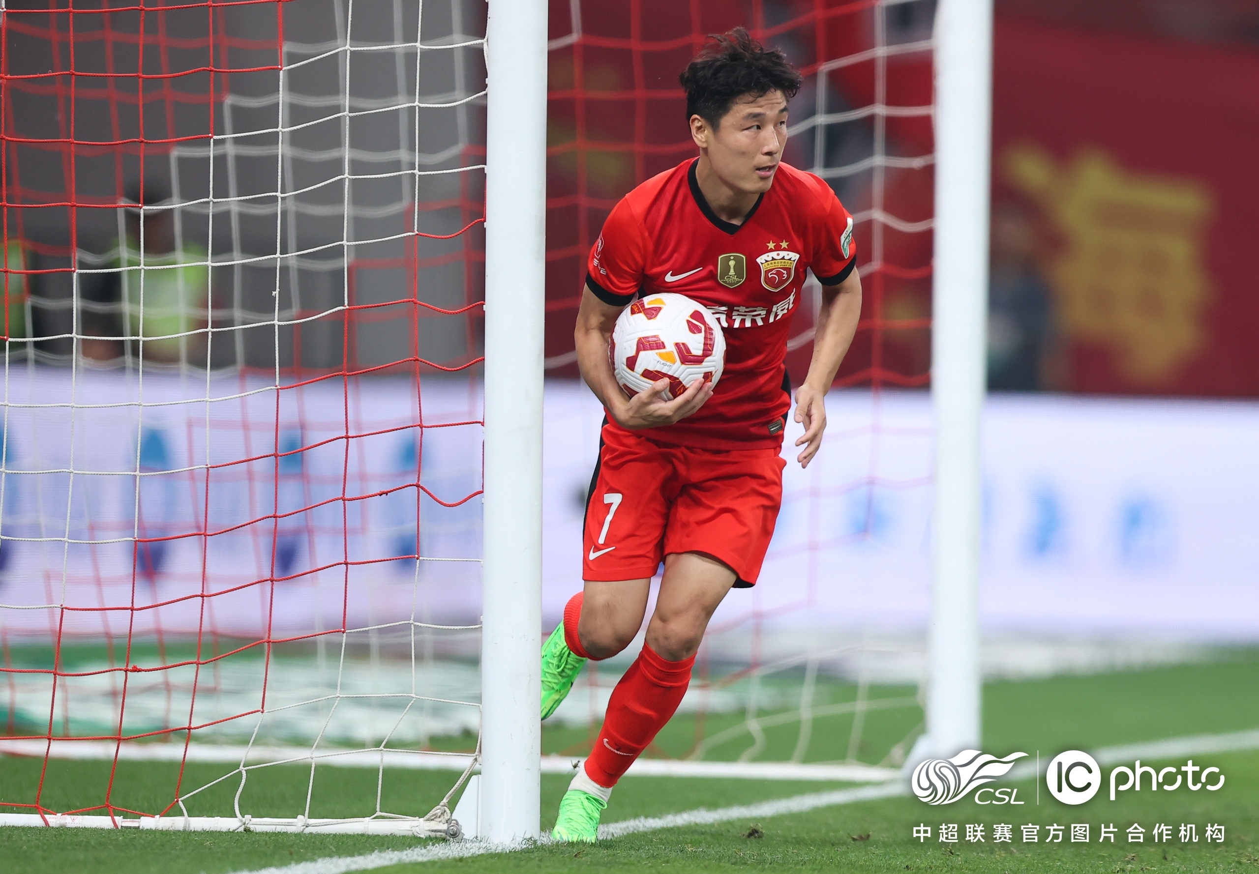 九游娱乐官方网站-关于上海球队顽强拼搏，逆袭夺取胜利的信息