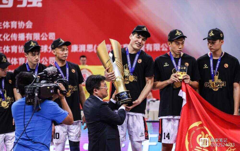 关于上海球队顽强拼搏，逆袭夺取胜利的信息