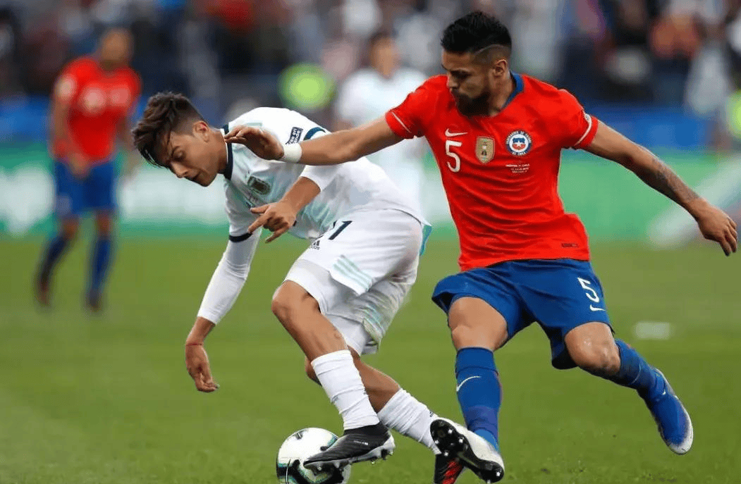 智利队在比赛中勇夺胜利,成功晋级 智利队在比赛中勇夺胜利,成功晋级