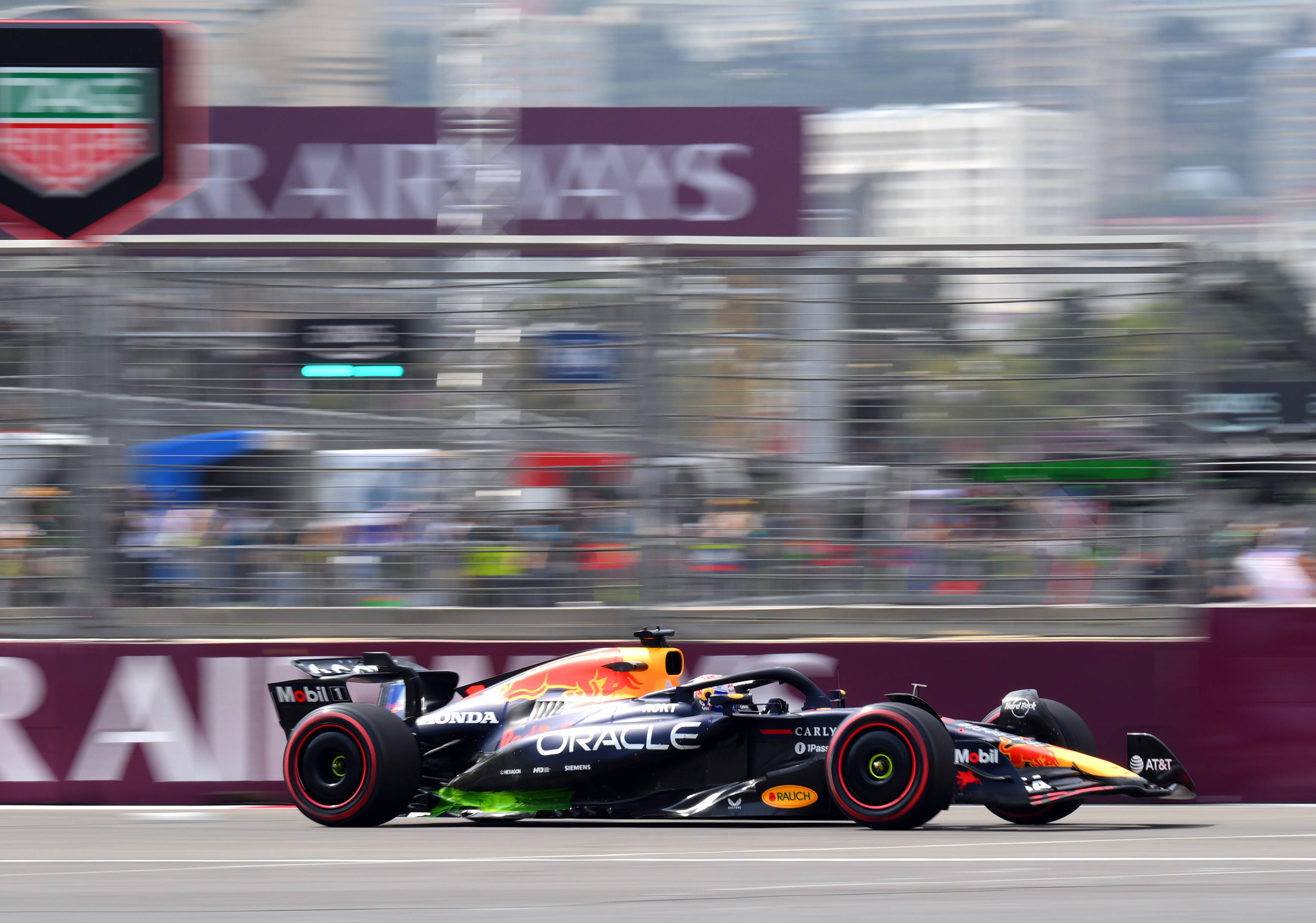 包含梅赛德斯碾压红牛车队，勒克莱尔关键制胜的词条