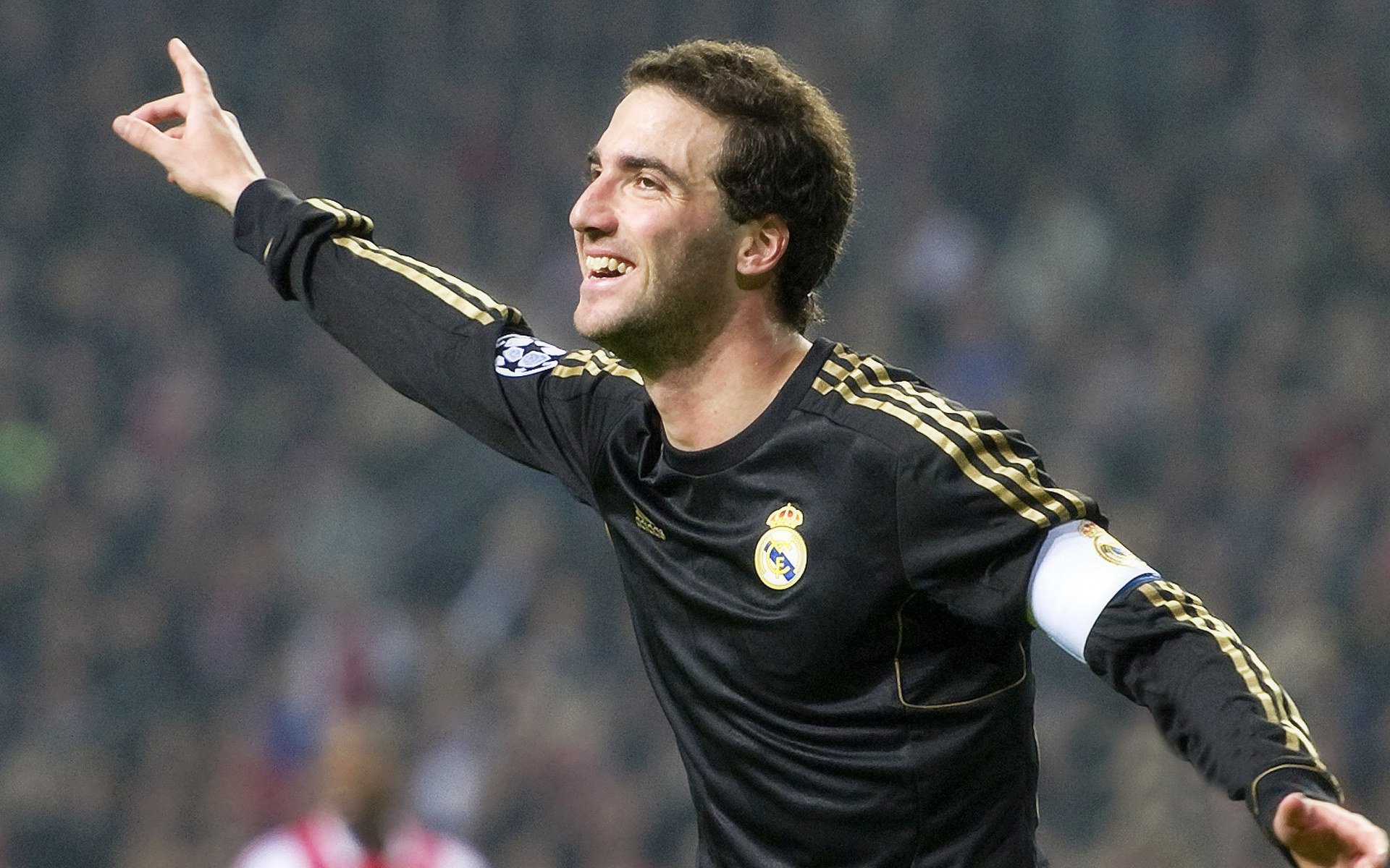 卡拉斯科独造三球闪耀多哈，卡塔尔3-0击溃马里展现亚洲冠军底蕴