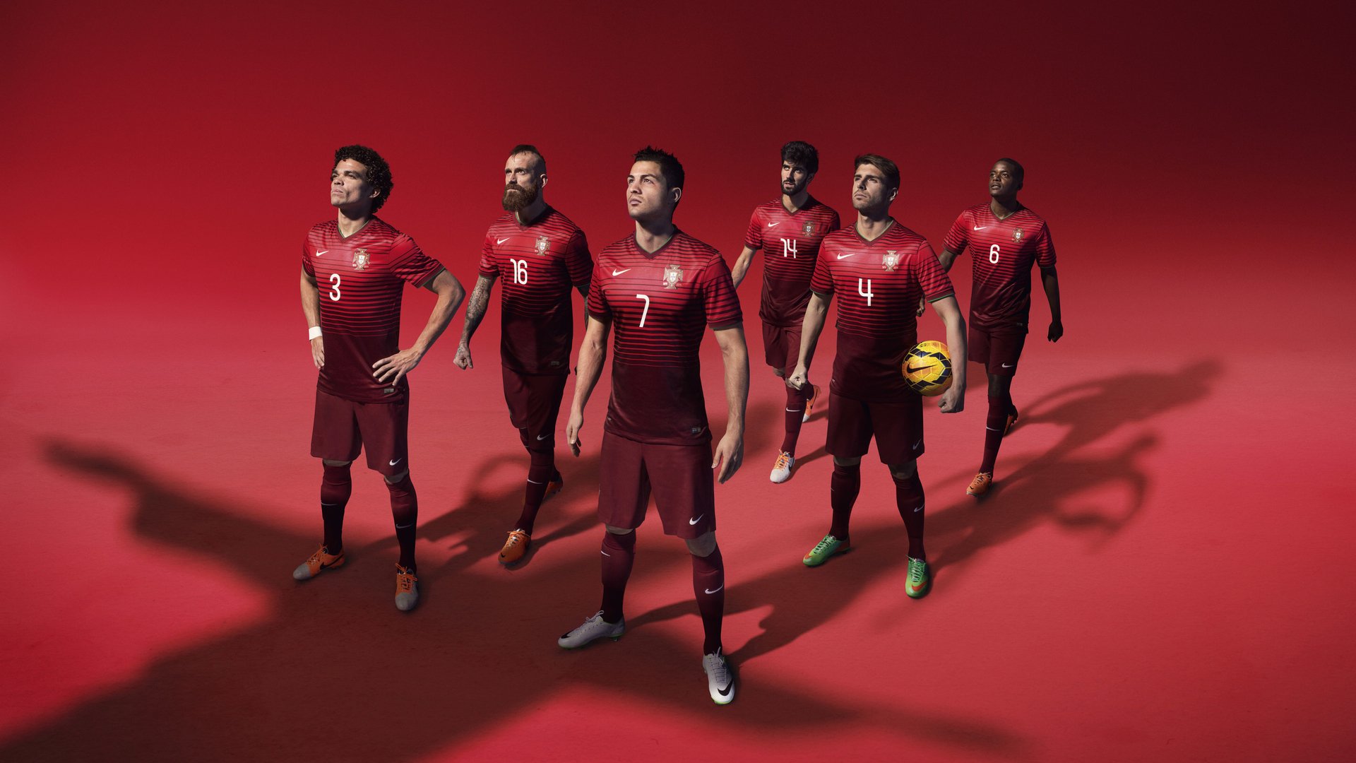 当南美风暴席卷非洲雄狮，莱万在英超的冠军接管时刻